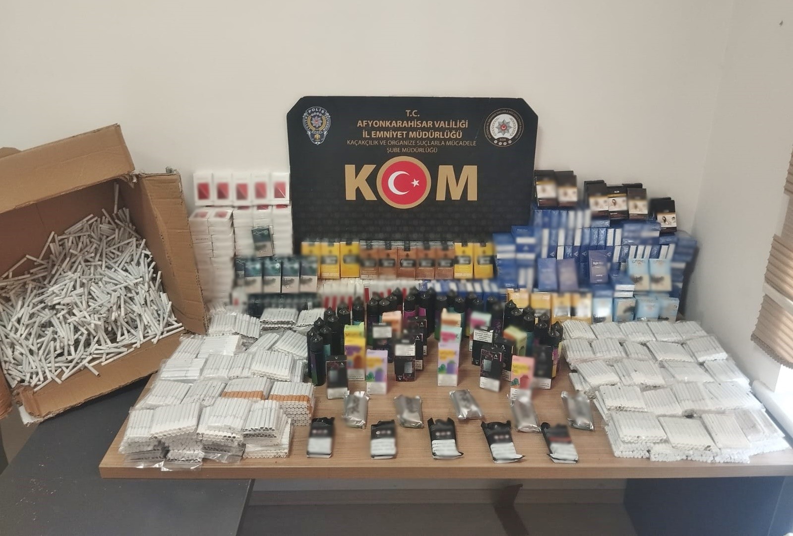 Işıklar Beldesi’nde Kaçak Makaron ve Nargile Kömürü Operasyonu: 2 Gözaltı